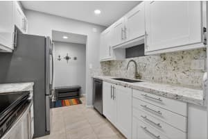 250 20th Street, Boca Raton, FL 33431 - MLS#B26037323