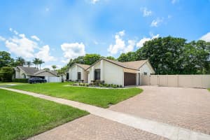 18235 104th Terrace, Boca Raton, FL 33498 - MLS#B26037402