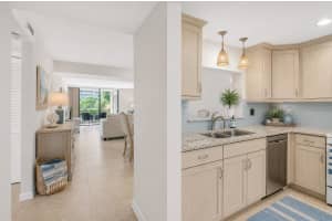 555 Banyan Tree Lane, Delray Beach, FL 33483 - MLS#B26037550
