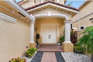 1687 Passion Vine Circle, Weston, FL 33326 - MLS#B26037987
