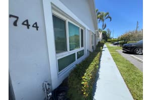 744 Lago Road, Delray Beach, FL 33445 - MLS#B26037994