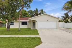 140 Bilbao Street, Royal Palm Beach, FL 33411 - MLS#B26038274