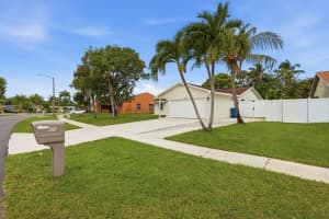 140 Bilbao Street, Royal Palm Beach, FL 33411 - MLS#B26038274