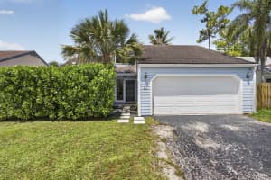 537 Goldenwood Way, Wellington, FL 33414 - MLS#B26038662