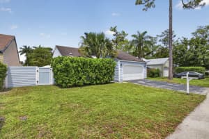 537 Goldenwood Way, Wellington, FL 33414 - MLS#B26038662