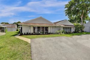8634 Bridle Path Court, Davie, FL 33328 - MLS#B26038825