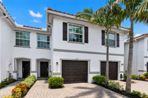 6762 Broadwater Lane, Lake Worth, FL 33467 - MLS#B26039074