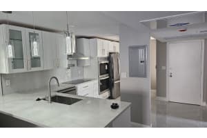 1 Royal Palm Way, Boca Raton, FL 33432 - MLS#B26040358