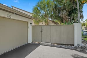 352 Wood Dale Drive, Wellington, FL 33414 - MLS#B26040938
