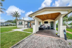 3300 32nd Street, Lauderdale Lakes, FL 33309 - MLS#B26041508
