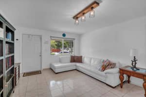 7321 Cody Street, Hollywood, FL 33024 - MLS#B26042666