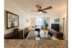 2016 Federal Highway, Boynton Beach, FL 33435 - MLS#B26043048