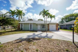 120 Swan Parkway, Royal Palm Beach, FL 33411 - MLS#B26043060