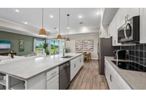 8425 101st Court, Vero Beach, FL 32967 - MLS#B26043315