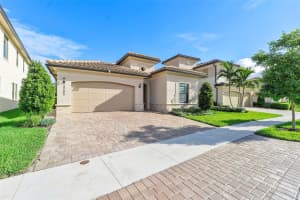 12245 Baypoint Circle, Parkland, FL 33076 - MLS#B26043563