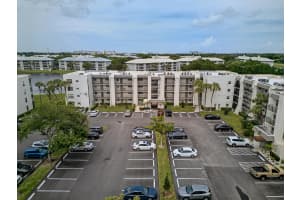 9420 Poinciana Place, Davie, FL 33324 - MLS#B26044161