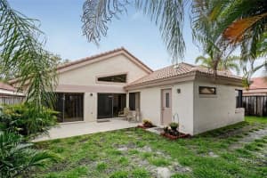 9721 NW 18th Ct, Plantation, FL 33322, Sold 05/18/16