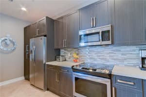 2263 NE 9th Ave, Wilton Manors, FL 33305, Sold 05/06/16