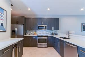 2263 NE 9th Ave, Wilton Manors, FL 33305, Sold 05/06/16