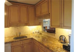 400 SE 10th St, Deerfield Beach, FL 33441, Sold 09/02/16