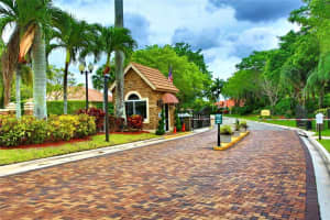 8500 NW 43rd Ct, Coral Springs, FL 33065, Sold 09/02/16