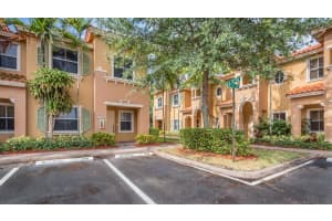 10698 SW 8th St, Pembroke Pines, FL 33025, Sold 07/14/16