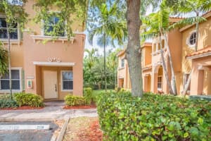 10698 SW 8th St, Pembroke Pines, FL 33025, Sold 07/14/16