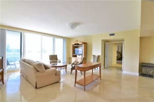 2051 SE 3rd St, Deerfield Beach, FL 33441, Sold 03/30/17