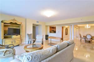 2051 SE 3rd St, Deerfield Beach, FL 33441, Sold 03/30/17