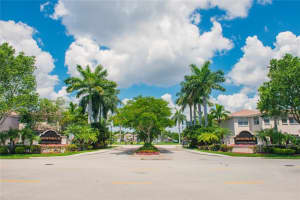 9488 NW 54th St, Sunrise, FL 33351, Sold 09/09/16