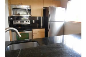 8343 SW 5th St, Pembroke Pines, FL 33025, Sold 08/12/16