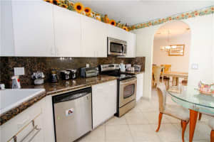 10650 NW 2nd Cir, Pembroke Pines, FL 33026, Sold 11/28/16