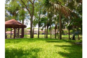 9002 Vineyard Lake Dr, Plantation, FL 33324, Sold 09/06/16