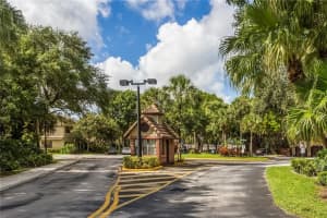 9060 Vineyard Lake Dr, Plantation, FL 33324, Sold 11/14/16