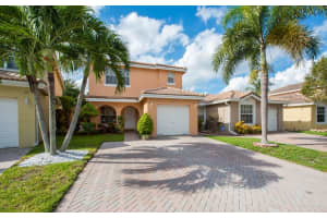 9204 NW 54th St, Sunrise, FL 33351, Sold 10/05/16
