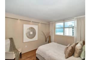 465 Ocean Dr, Miami Beach, FL 33139, Sold 01/31/17