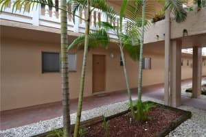 17000 NW 67th Ave, Hialeah, FL 33015, Sold 11/07/16