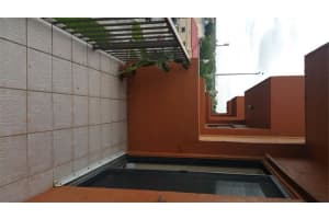 1800 W 54th St APT 301, Hialeah, FL 33012, Sold 04/27/17