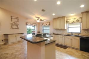 5701 Royal Club Dr, Boynton Beach, FL 33437, Sold 01/31/17