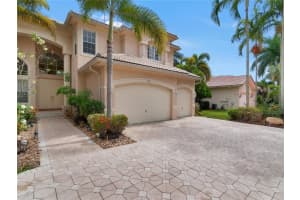 10281 N Lake Vista Cir, Davie, FL 33328, Sold 01/23/17