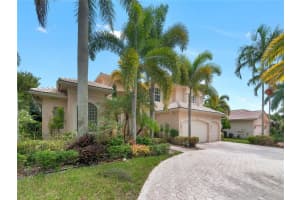 10281 N Lake Vista Cir, Davie, FL 33328, Sold 01/23/17