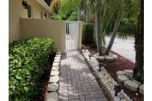 8998 NW 53rd St, Sunrise, FL 33351, Sold 01/30/17