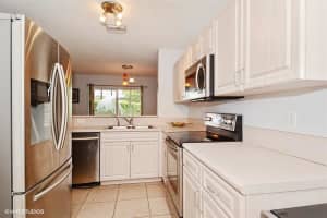 9490 NW 55th St, Sunrise, FL 33351, Sold 01/31/17