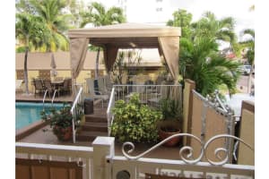 322 Taylor St #1e, Hollywood, FL 33019, Sold 04/28/17