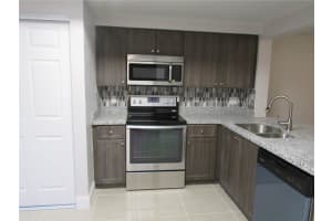 8801 NW 48th St, Sunrise, FL 33351, Sold 03/20/17