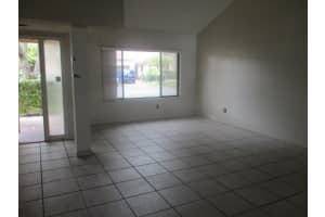 5224 Gate Lake Rd, Tamarac, FL 33319, Sold 01/05/17