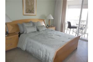 MLS# F10041163, Hallandale Beach, Florida 33009