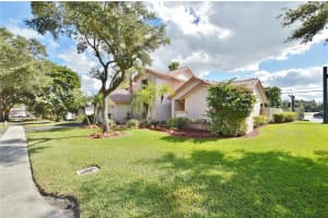 10590 NW 18th Ct, Plantation, FL 33322, Sold 04/25/17