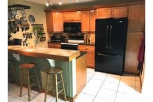 9474 NW 48th St, Sunrise, FL 33351, Sold 02/24/17