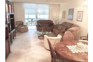 400 SE 10th St, Deerfield Beach, FL 33441, Sold 12/28/17